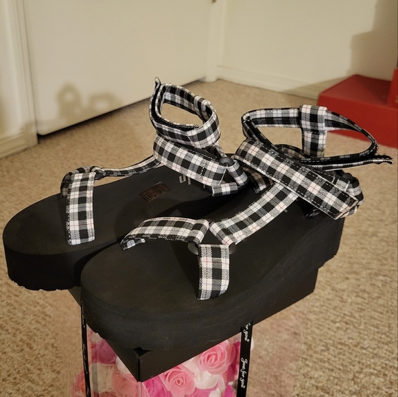 Plaid Ankle Strap Platform Sandals - Picture 2 of 3